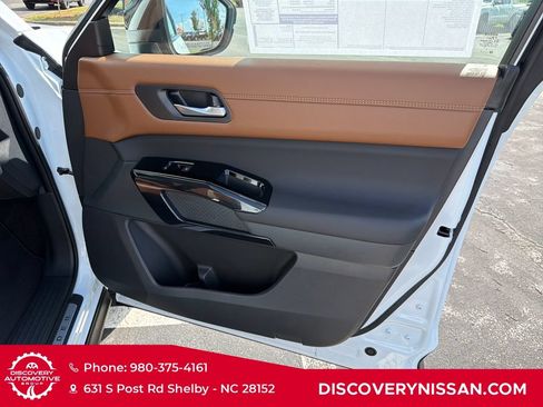 New 2026 Nissan Pathfinder Platinum AWD/4WD image 38