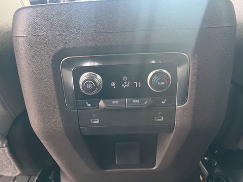 Used 2022 GMC Yukon SLT w/ SLT Luxury Package image 7