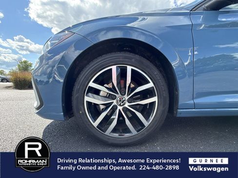 Used 2025 Volkswagen Jetta SE FWD image 11