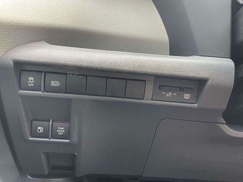 Certified 2024 Toyota Sienna XLE FWD image 23