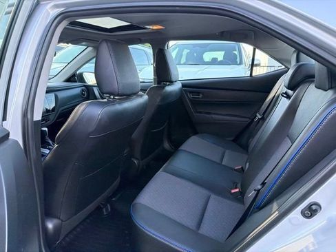 Used 2017 Toyota Corolla SE w/ SE Premium Package FWD image 9