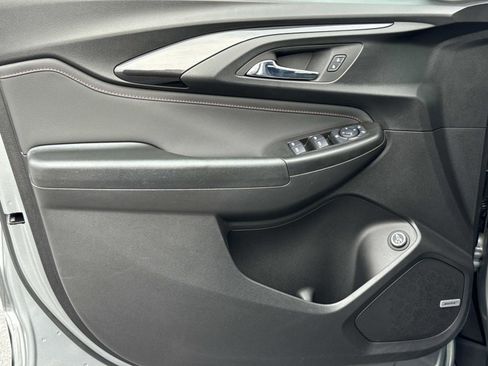 Used 2023 Chevrolet TrailBlazer RS w/ Sun and Liftgate Package image 17