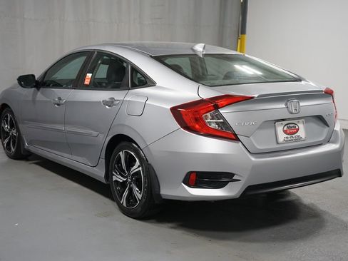 Used 2017 Honda Civic Touring image 6
