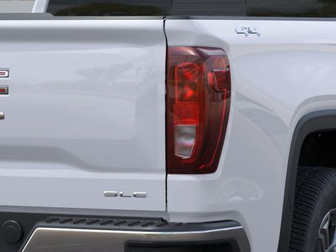 New 2026 GMC Sierra 1500 SLE w/ Preferred Package image 11