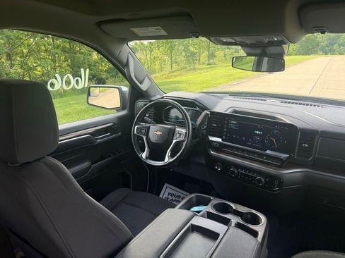 Used 2023 Chevrolet Silverado 1500 LT AWD/4WD image 18