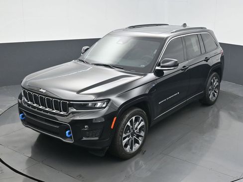Used 2024 Jeep Grand Cherokee Overland w/ Luxury Tech Group IV image 9