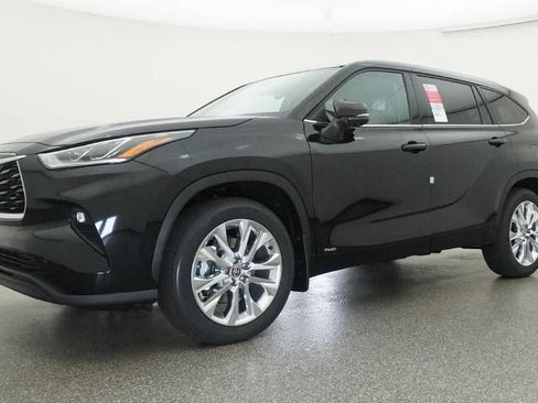 New 2026 Toyota Highlander Limited AWD/4WD image 17