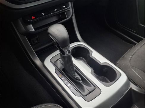 Used 2022 Chevrolet Colorado LT w/ LT Convenience Package image 9