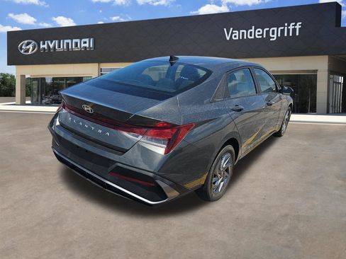 Used 2024 Hyundai Elantra SEL FWD image 2