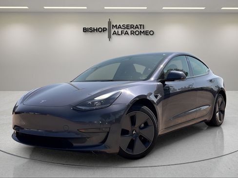 Used 2023 Tesla Model 3 Standard Range RWD image 2