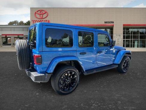 Used 2024 Jeep Wrangler Unlimited Sahara w/ Safety Group AWD/4WD image 5