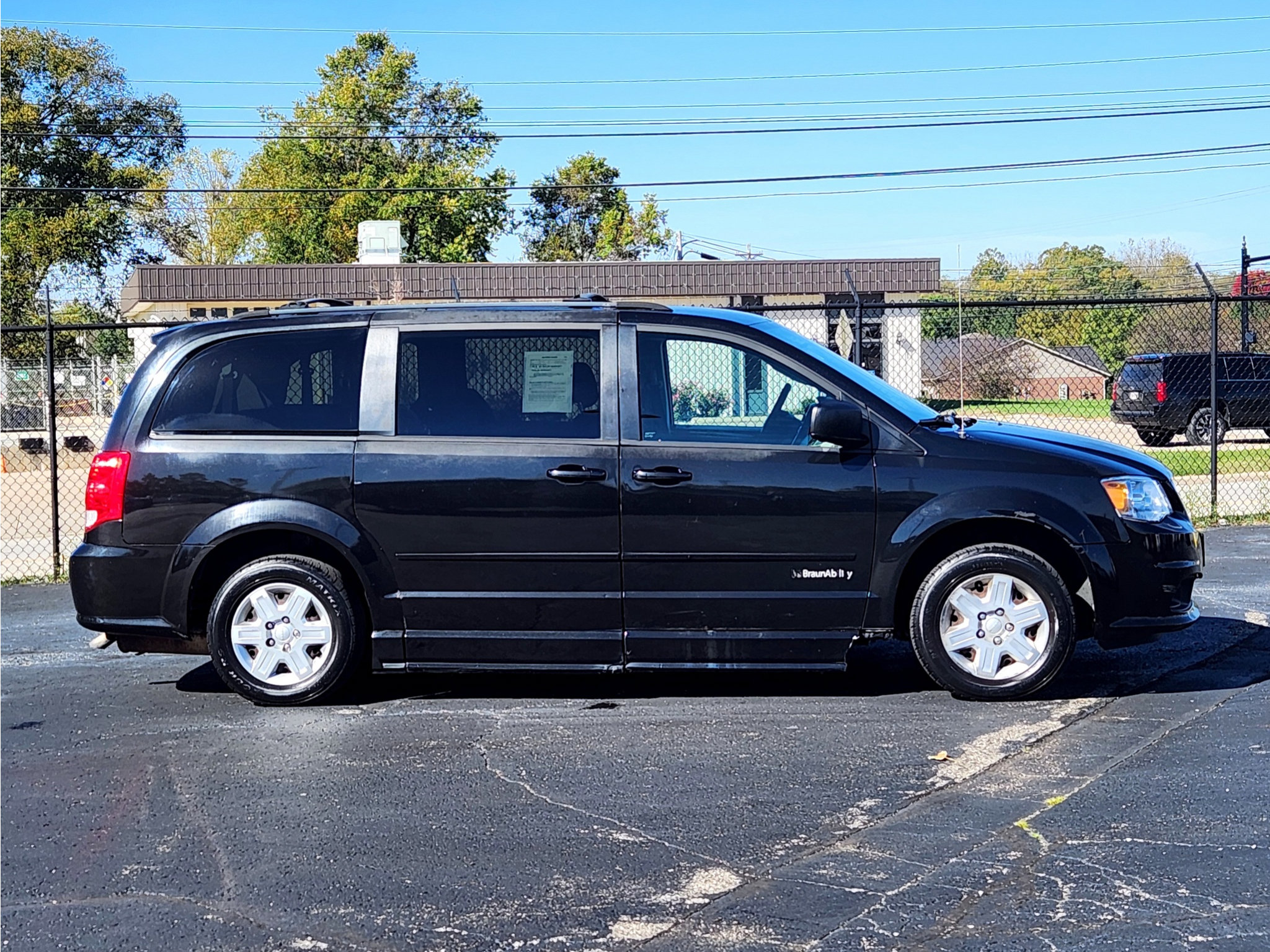 Used 2012 Dodge Grand Caravan SE FWD image 12