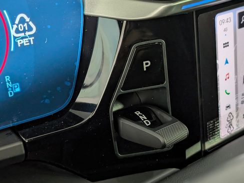 New 2025 Porsche Macan 4S Electric image 36