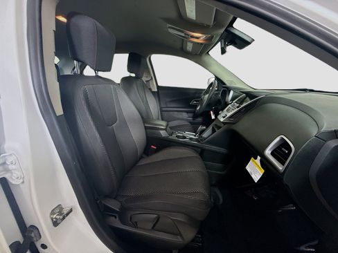 Used 2017 Chevrolet Equinox LS FWD image 28