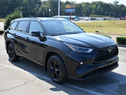 Used 2025 Toyota Highlander XLE image 8