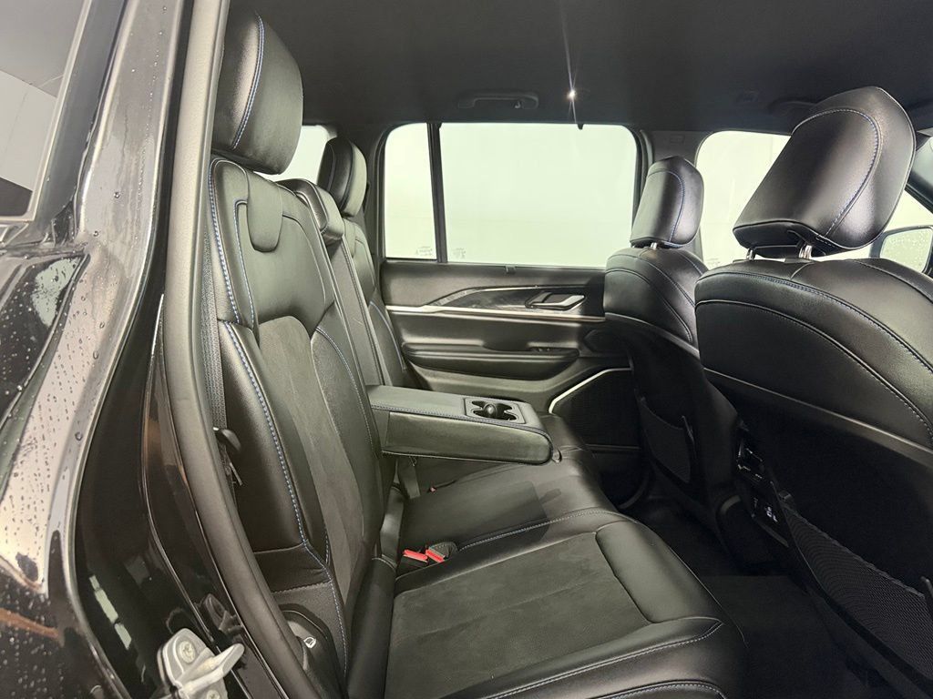 Used 2022 Jeep Grand Cherokee Trailhawk w/ Advanced Protech Group II AWD/4WD image 19