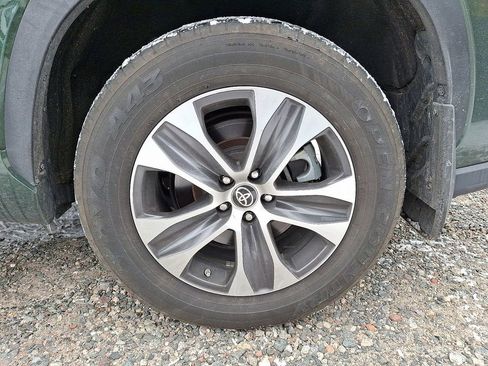 Used 2023 Toyota Highlander XLE image 13