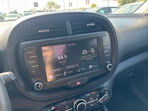 Used 2025 Kia Soul LX w/ LX Technology Package FWD image 16