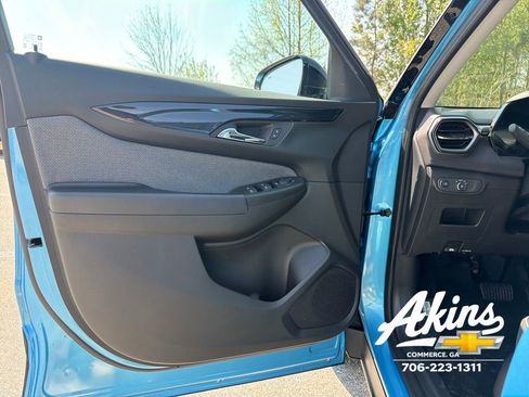 New 2026 Chevrolet TrailBlazer LT w/ Midnight Edition FWD image 9