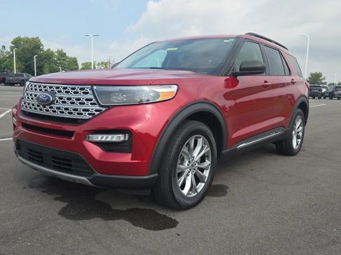 Used 2021 Ford Explorer XLT w/ Equipment Group 202A AWD/4WD image 2