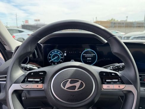 Used 2025 Hyundai Elantra Limited image 29