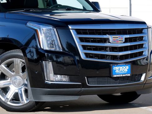 Used 2020 Cadillac Escalade Luxury image 18