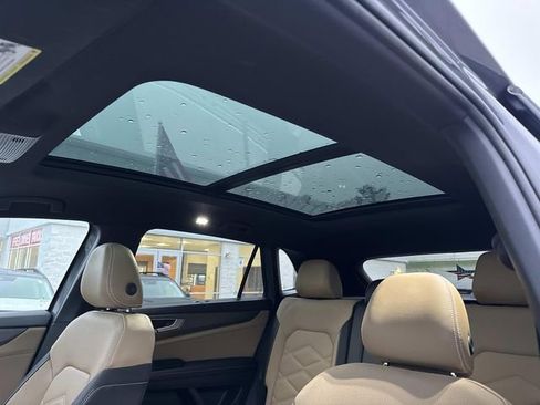 Used 2024 Volkswagen Atlas Cross Sport SE w/ Panoramic Sunroof Package image 18