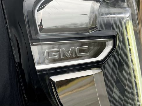Used 2024 GMC Yukon XL Denali image 21