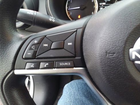 Used 2022 Nissan Kicks S image 20