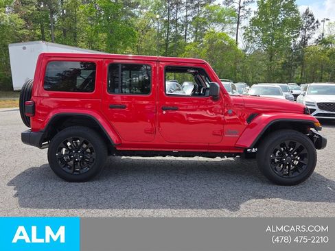 Used 2025 Jeep Wrangler Unlimited Sahara w/ Safety Group AWD/4WD image 15