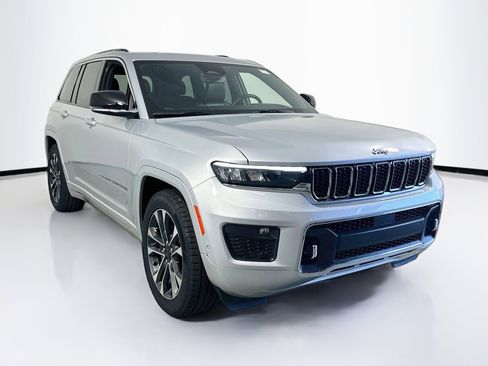 Used 2022 Jeep Grand Cherokee Overland AWD/4WD image 3