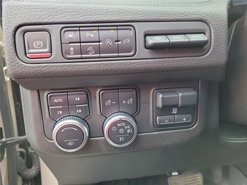 Used 2021 GMC Yukon Denali w/ Denali Ultimate Package image 22