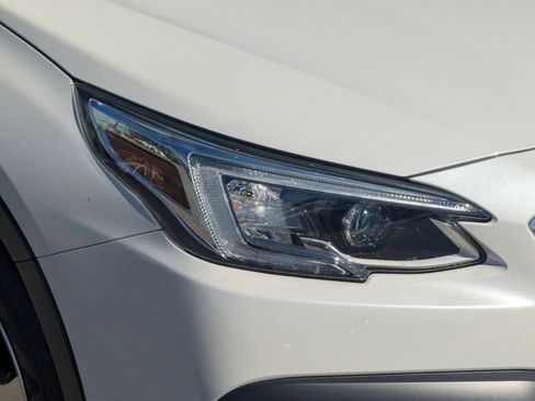 Certified 2022 Subaru Outback Touring AWD/4WD image 10