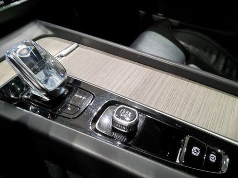 Used 2022 Volvo XC60 B5 Inscription w/ Advanced Package image 27