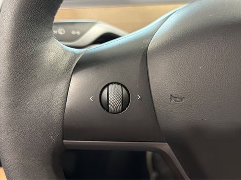 Used 2024 Tesla Model Y Long Range RWD image 23