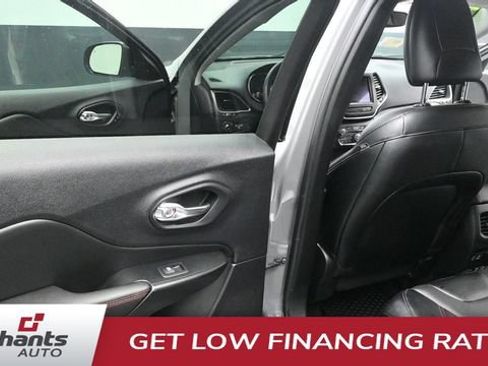 Used 2022 Jeep Cherokee Trailhawk w/ Premium Leather Package AWD/4WD image 21