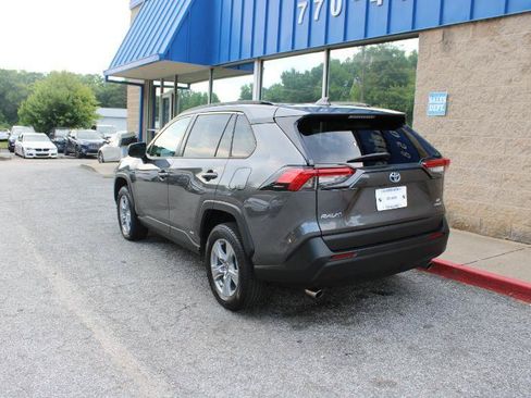 Used 2022 Toyota RAV4 LE AWD/4WD image 4