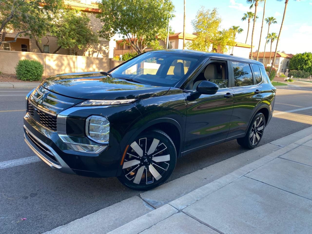 Used 2025 Mitsubishi Outlander SE FWD image 5