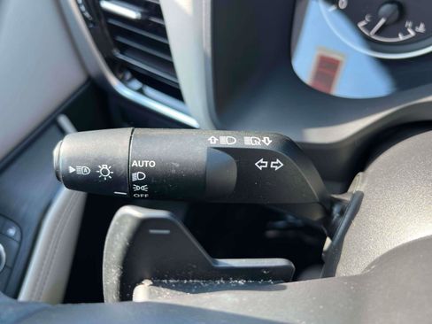 Used 2023 Nissan Rogue SL w/ SL Premium Package image 19