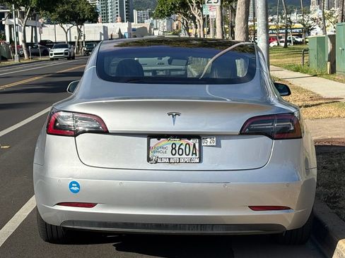 Used 2018 Tesla Model 3 Mid Range RWD image 4