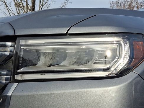 Used 2022 GMC Acadia AT4 w/ Technology Package image 9