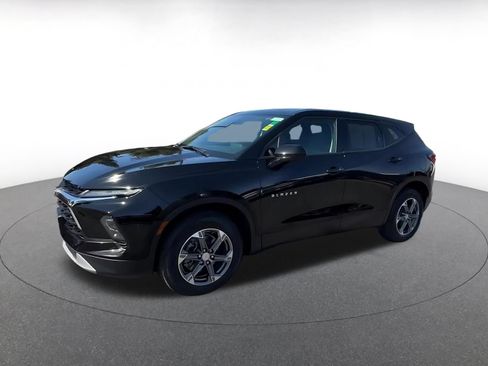 Used 2025 Chevrolet Blazer LT FWD image 8