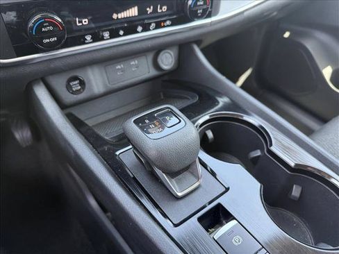 Used 2024 Nissan Rogue SV FWD image 16