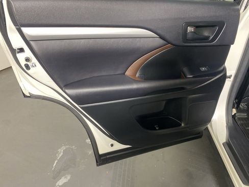 Used 2015 Toyota Highlander Plus image 26