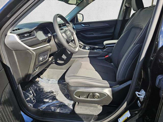 Used 2023 Jeep Grand Cherokee L Laredo AWD/4WD image 23