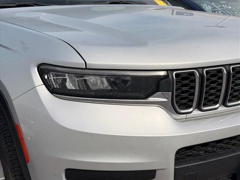 Used 2022 Jeep Grand Cherokee L Laredo w/ Luxury Tech Group I AWD/4WD image 19