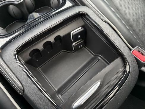 Used 2025 Chrysler Pacifica Limited image 29