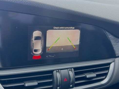 Used 2019 Alfa Romeo Giulia AWD image 10