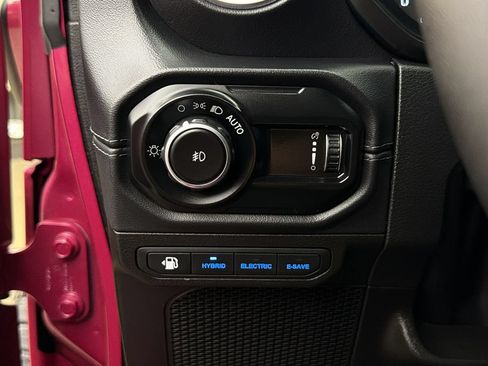 Used 2024 Jeep Wrangler Unlimited Sahara w/ Technology Group AWD/4WD image 23