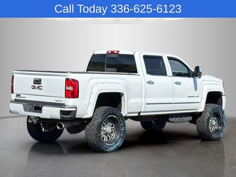 Used 2017 GMC Sierra 2500 Denali w/ Duramax Plus Package AWD/4WD image 5